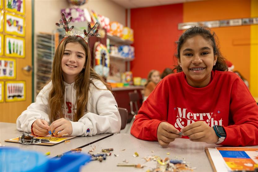 Students make donations for animal shelter